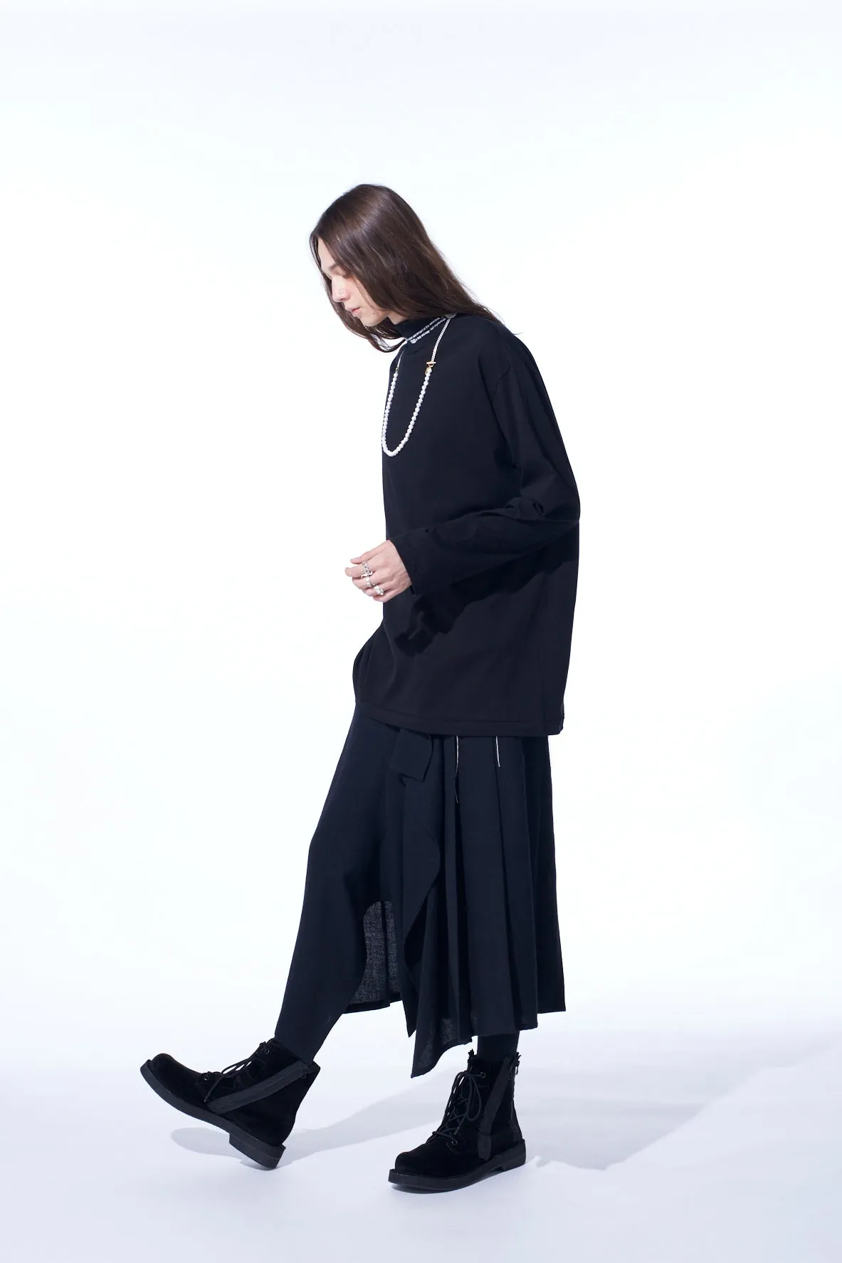 20/COTTON JERSEYBlack is ModestHIGH NECK T-SHIRT