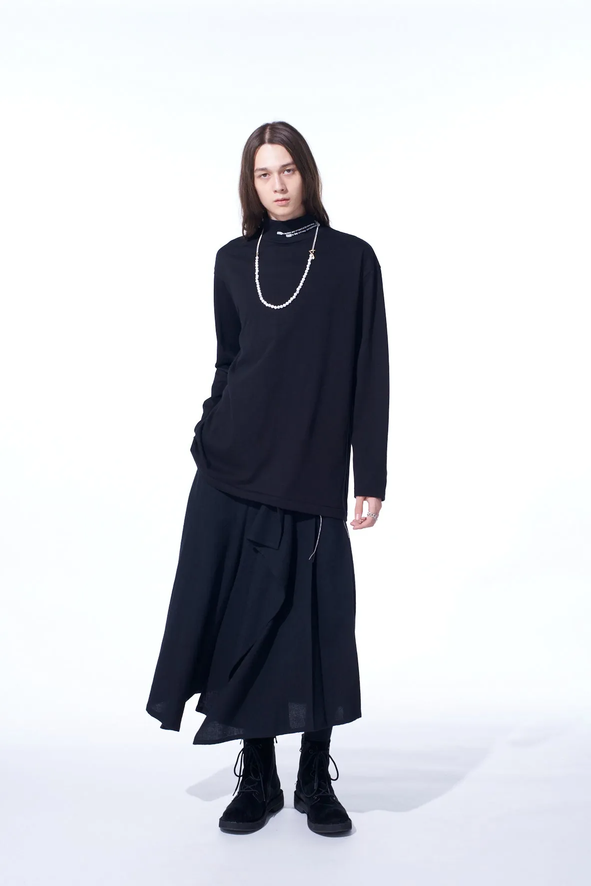 20/COTTON JERSEYBlack is ModestHIGH NECK T-SHIRT