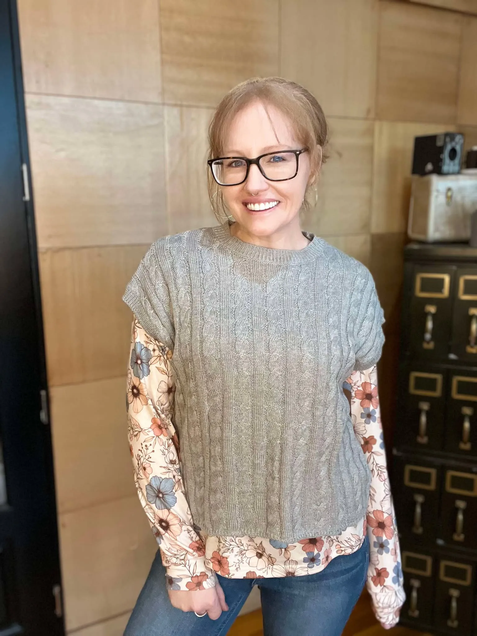 GRAY SHORT SLEEVE CABLE KNIT SWEATER