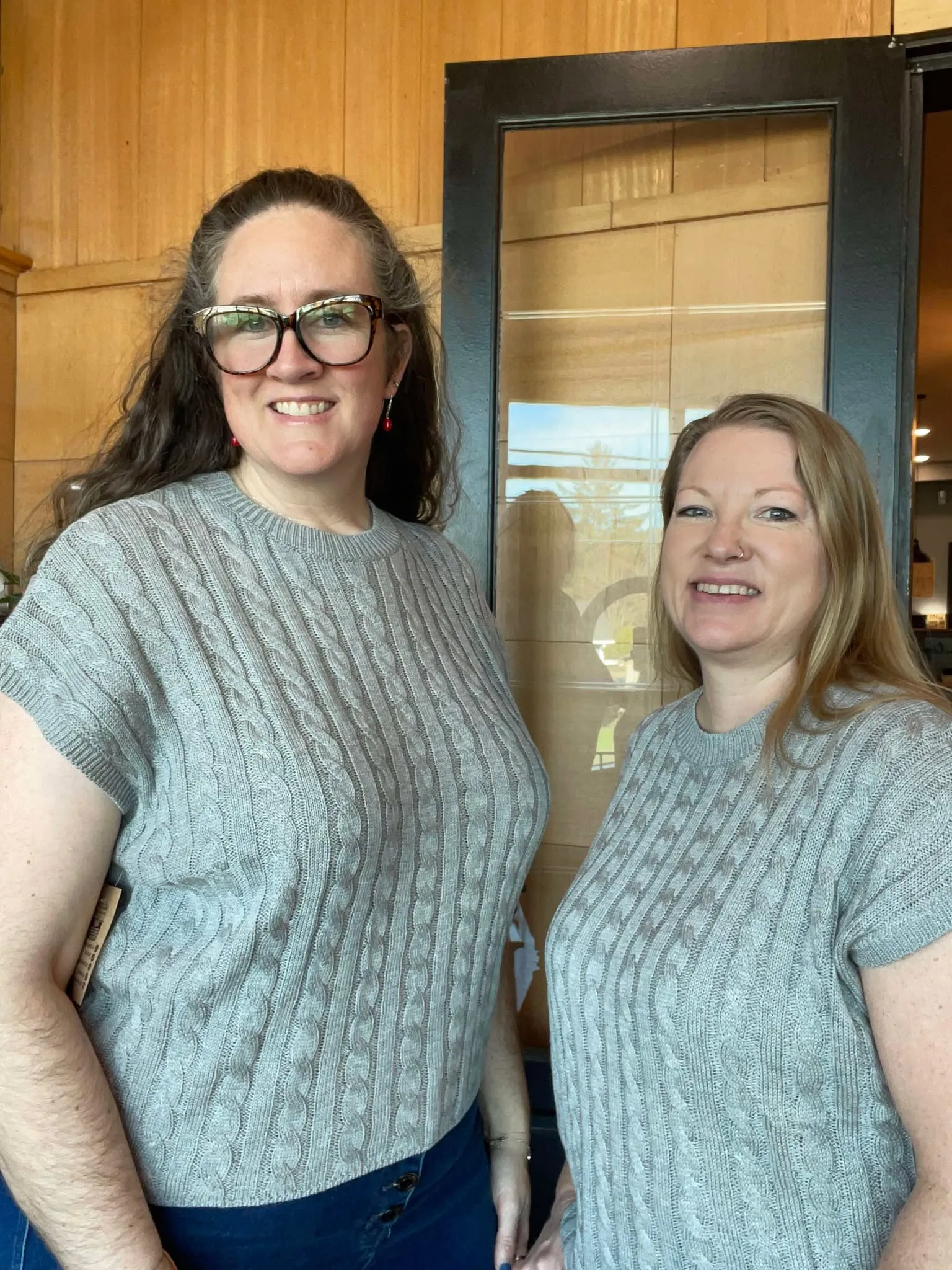 GRAY SHORT SLEEVE CABLE KNIT SWEATER