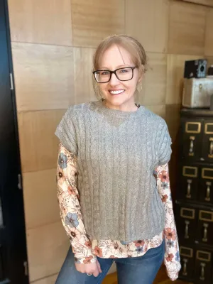 GRAY SHORT SLEEVE CABLE KNIT SWEATER