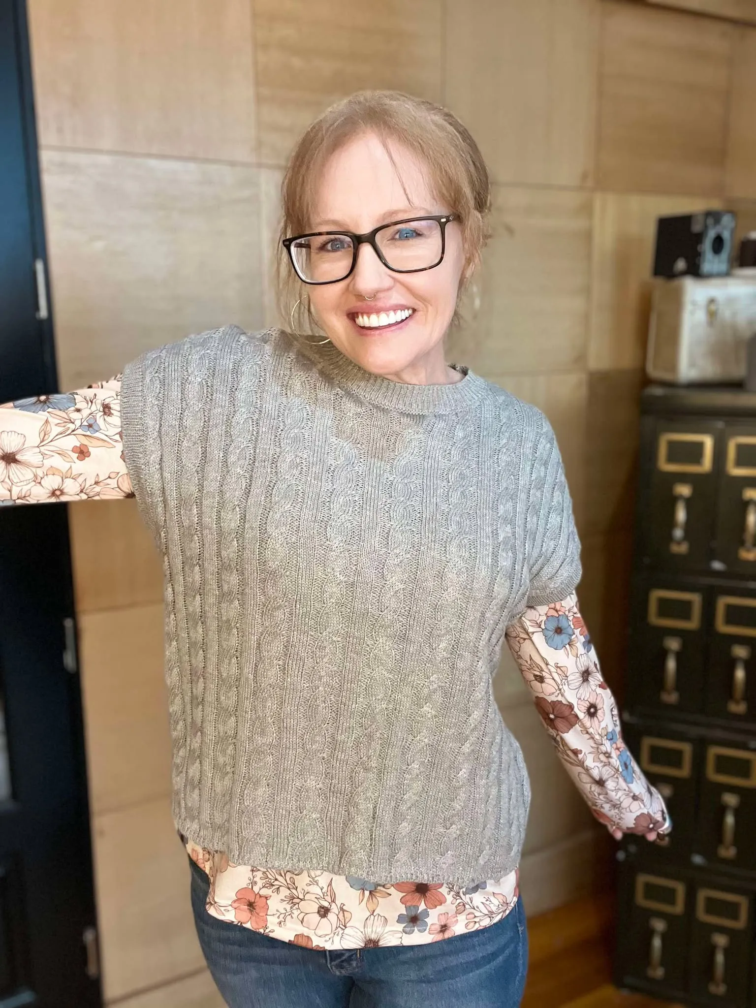 GRAY SHORT SLEEVE CABLE KNIT SWEATER
