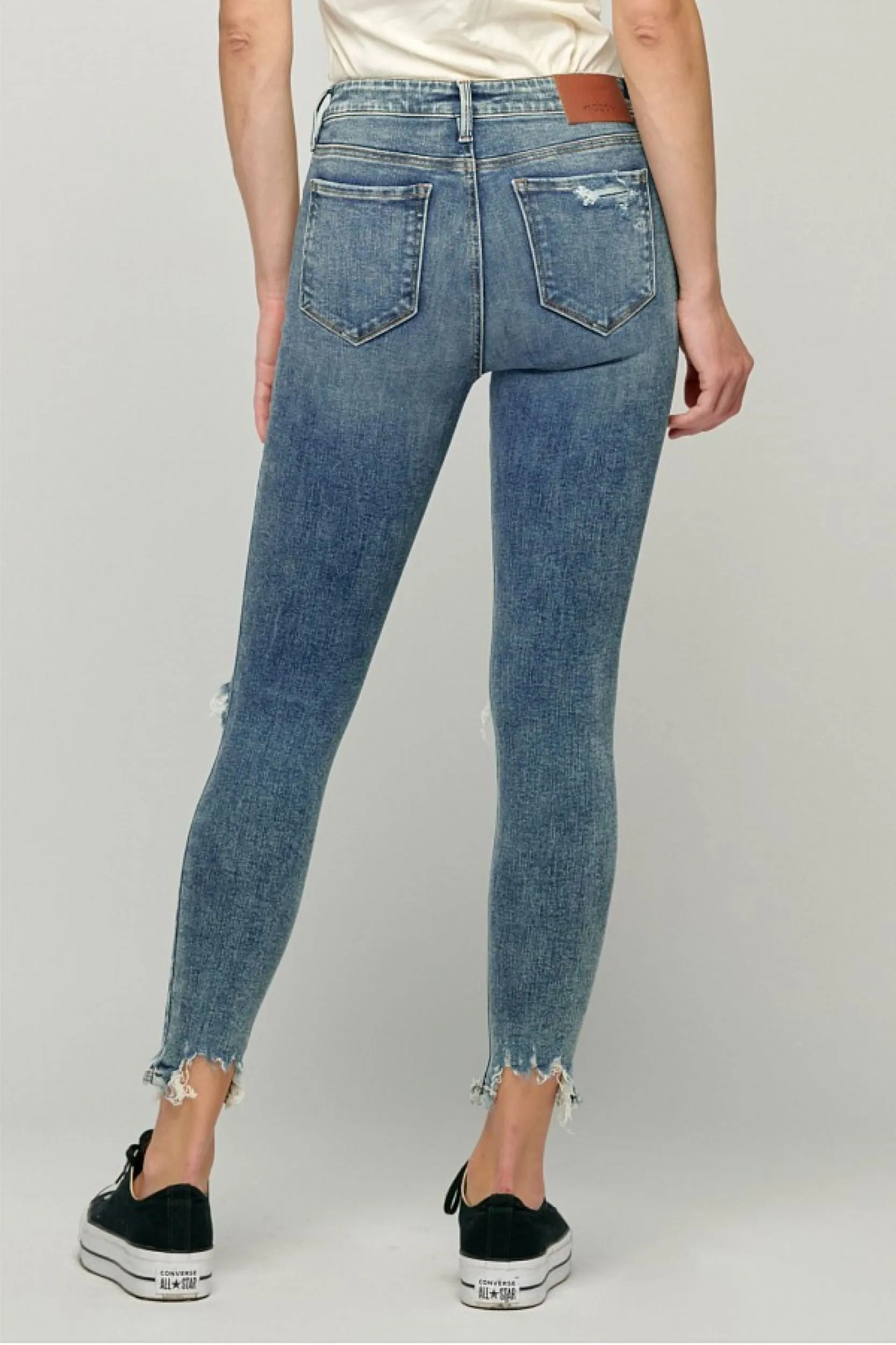 Hidden Amelia Dark Wash Chewed Hem Distressed Skinny 27in Inseam
