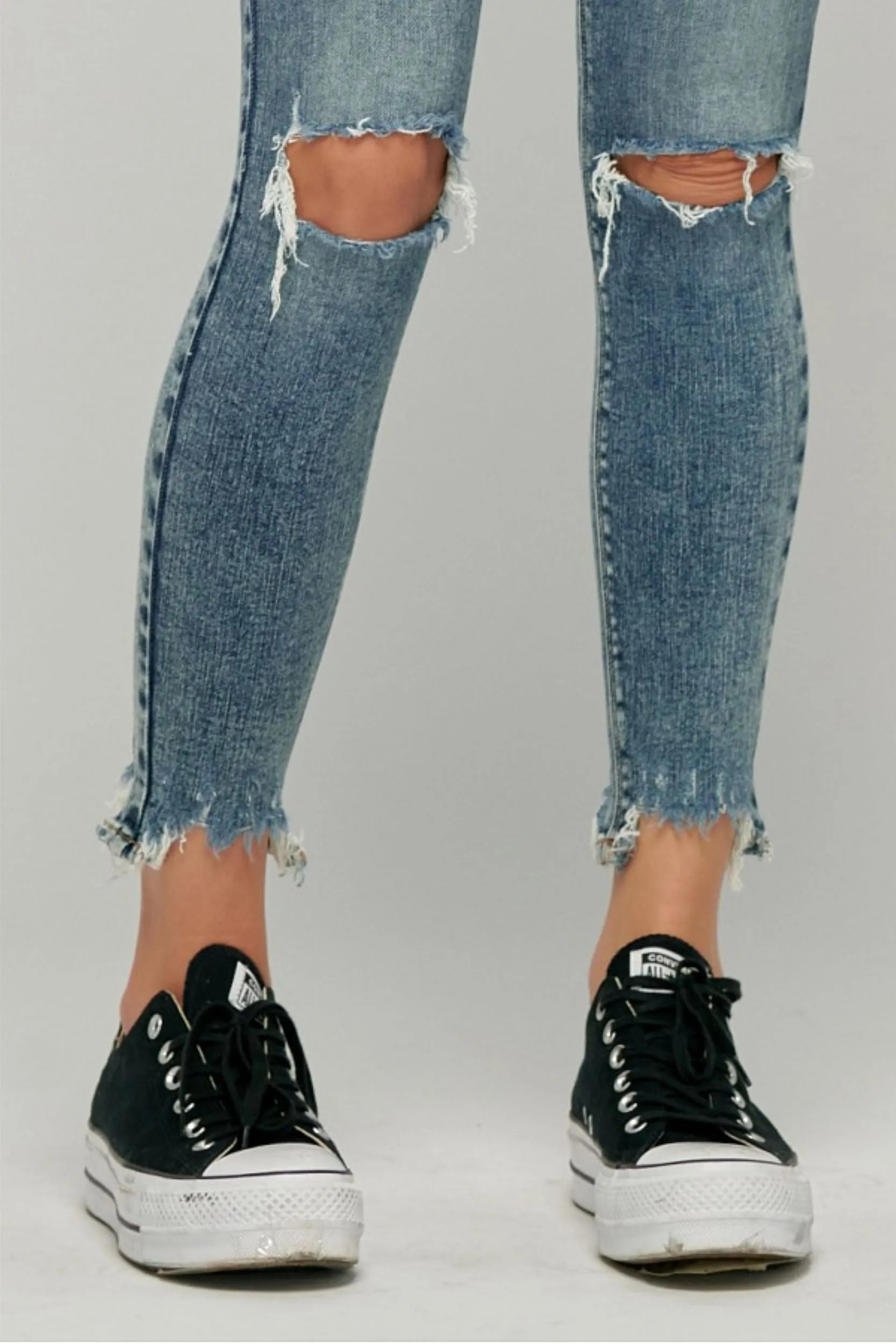 Hidden Amelia Dark Wash Chewed Hem Distressed Skinny 27in Inseam