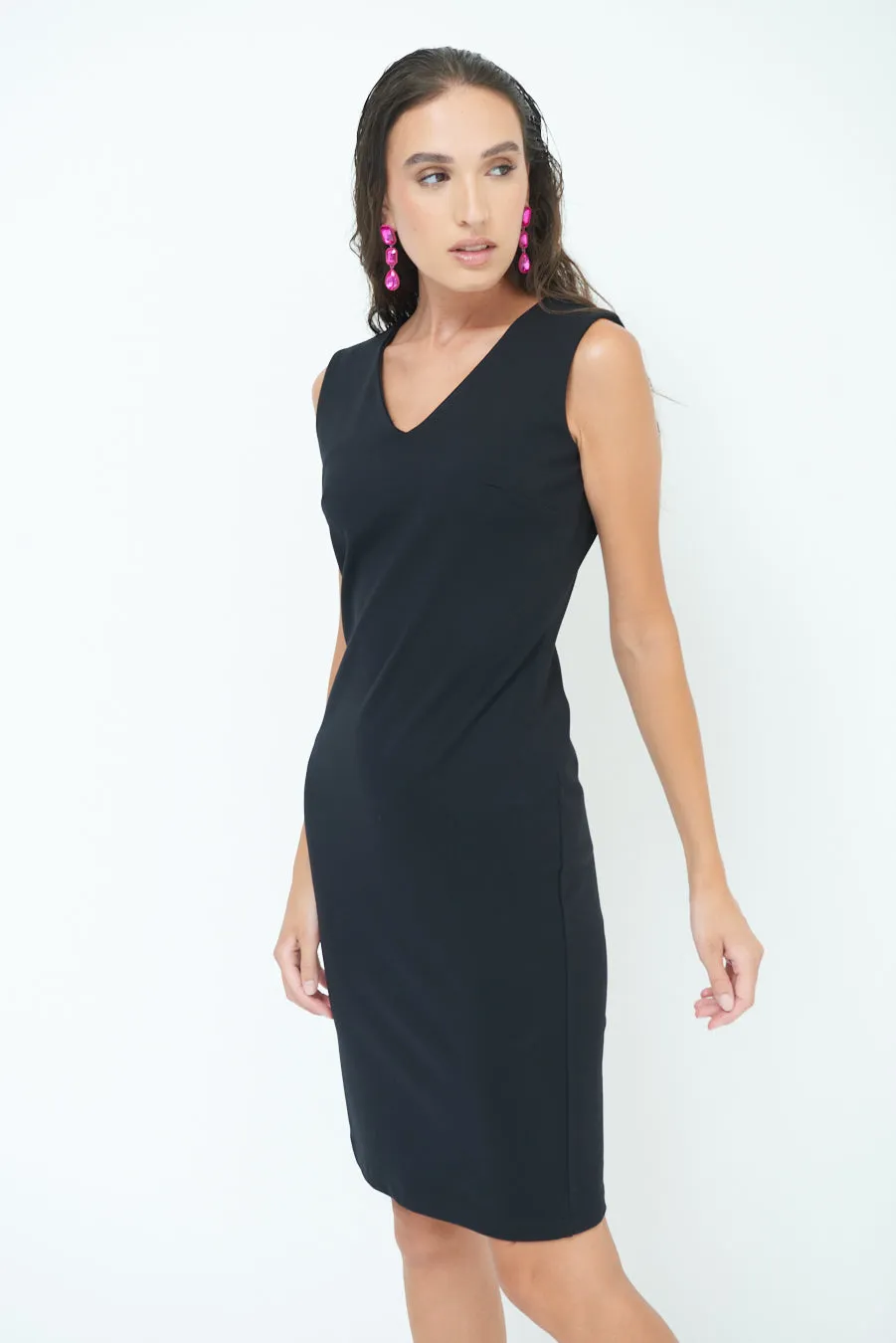 Sleek v-neck sleeveless dress wholesale