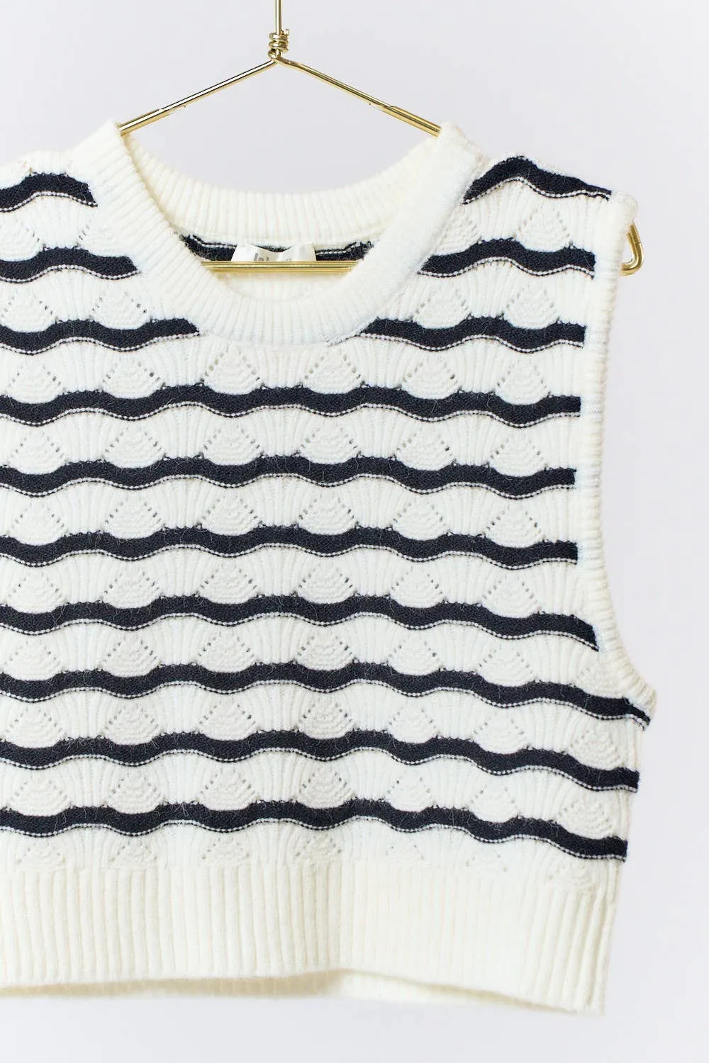 WAVY STRIPE SWEATER VEST TOP